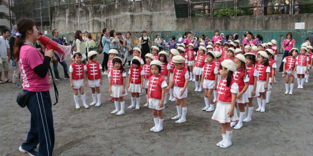 2016 9 25 日 鹿浜住区祭りパレード 年長組鼓笛隊 次回は運動会をアップします 東京都足立区公認幼稚園なら江北さくら幼稚園